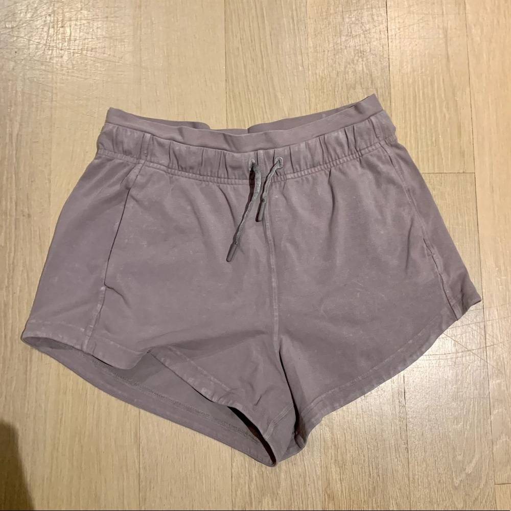 Women’s Lululemon Inner Glow High-Rise Short 3”